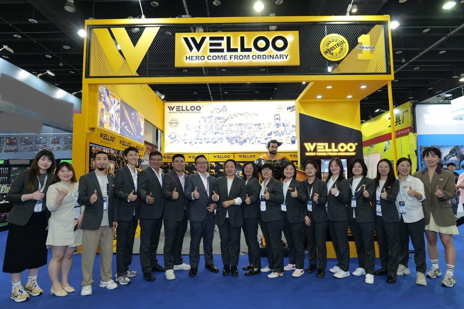 WELLOO exhibition booth team