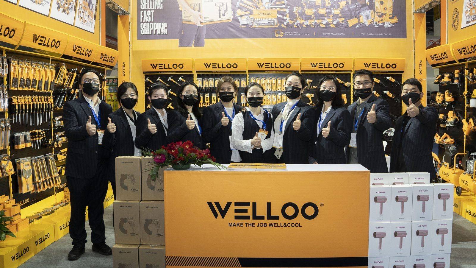 WELLOO booth display team