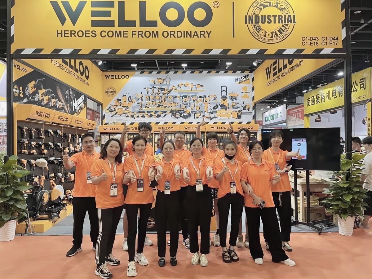 WELLOO team in orange uniforms